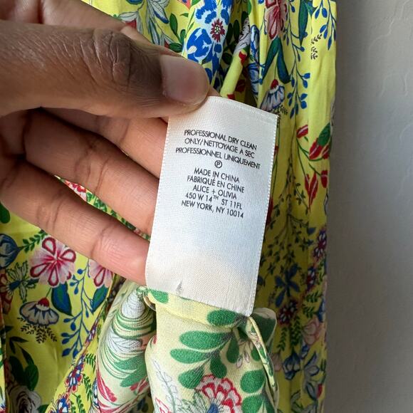 Alice and Olivia Button Down Top Willa Yellow Floral Print Blouse Size Small - Picture 7 of 7